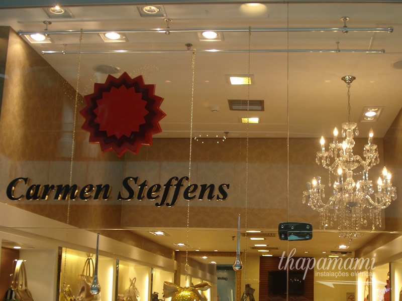 Instalação de Lustre Loja Carmen Steffens